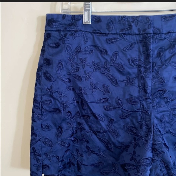 WHITE HOUSE BLACK MARKET Blue Short Embroidered 14 - Picture 8 of 13